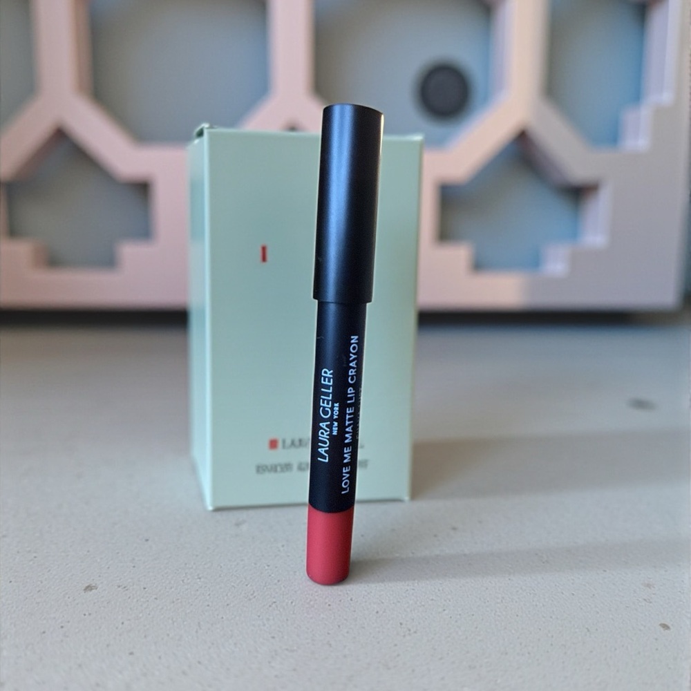 Laura Geller Love Me Matte Lip Crayon - Guava Lust
